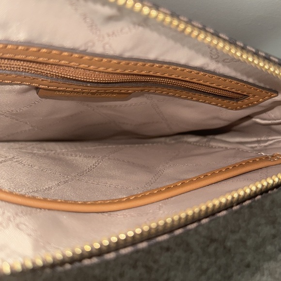 Michael Kors Crossbody - Picture 4 of 4